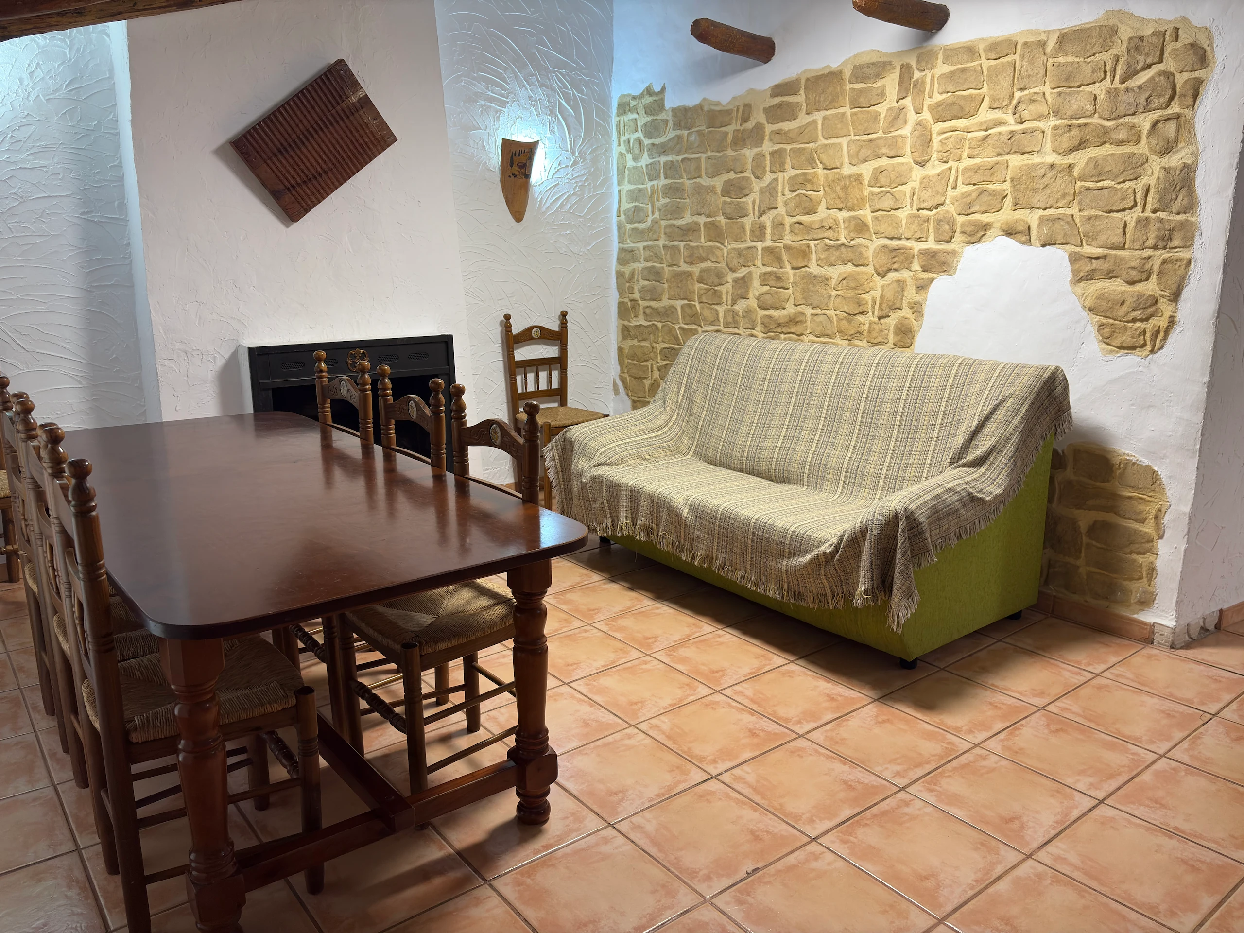 comedor con sofa de sierra mojantes